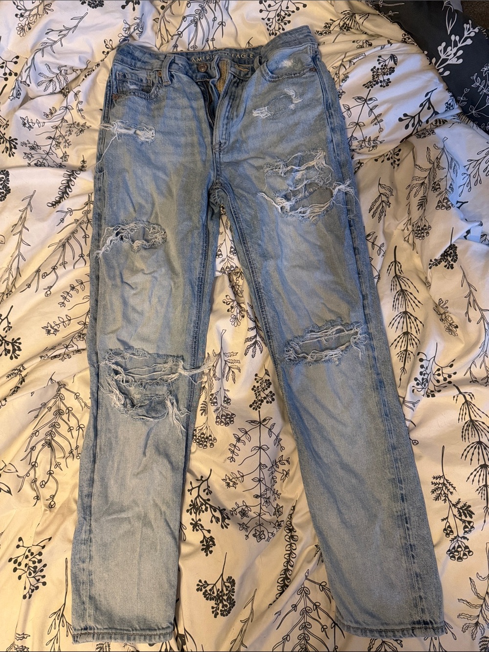 American Eagle Outfitters Light Blue Distressed Womens Jeans